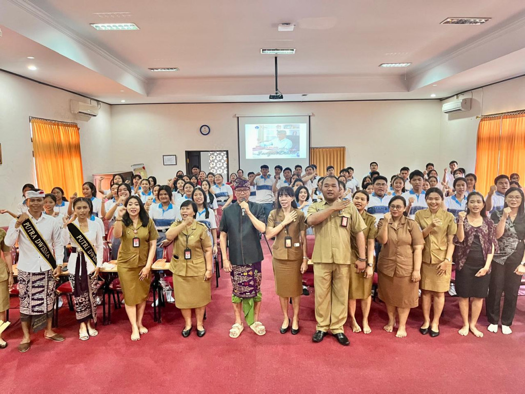Sosialisasi Remaja Tangguh Cegah HIV AIDS di SMAN 2 Mengwi